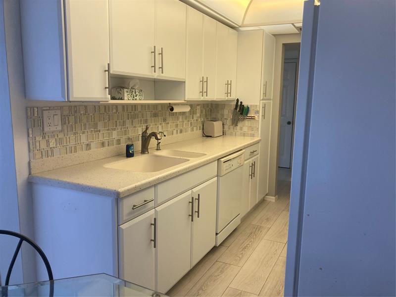 Image 10 of 23 For 3031 Ocean Blvd  303