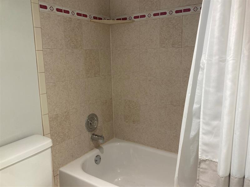 Image 13 of 23 For 3031 Ocean Blvd  303