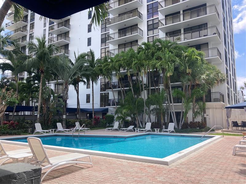 Image 17 of 23 For 3031 Ocean Blvd  303