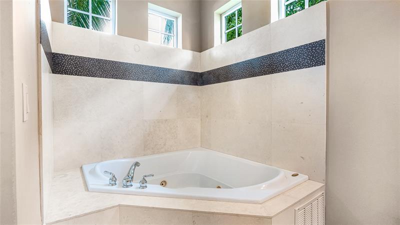 Image 12 of 47 For 10982 70th Ct