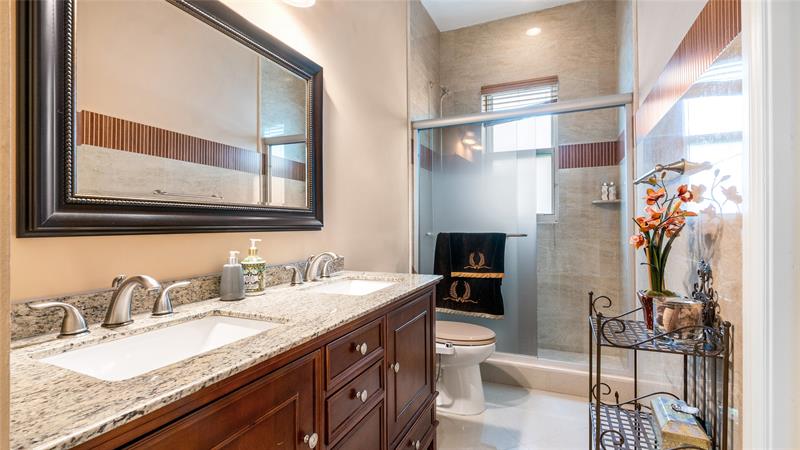 Image 13 of 47 For 10982 70th Ct