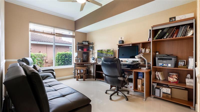 Image 17 of 47 For 10982 70th Ct