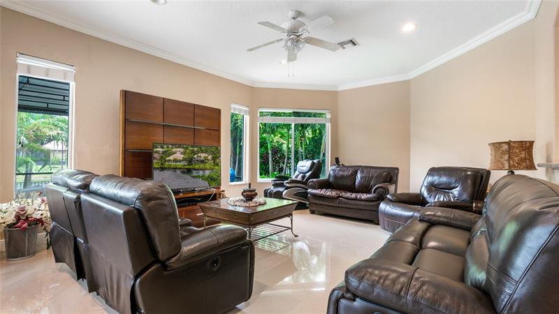 Image 24 of 47 For 10982 70th Ct