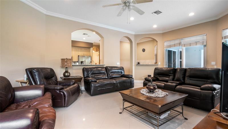 Image 25 of 47 For 10982 70th Ct