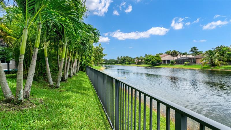 Image 32 of 47 For 10982 70th Ct