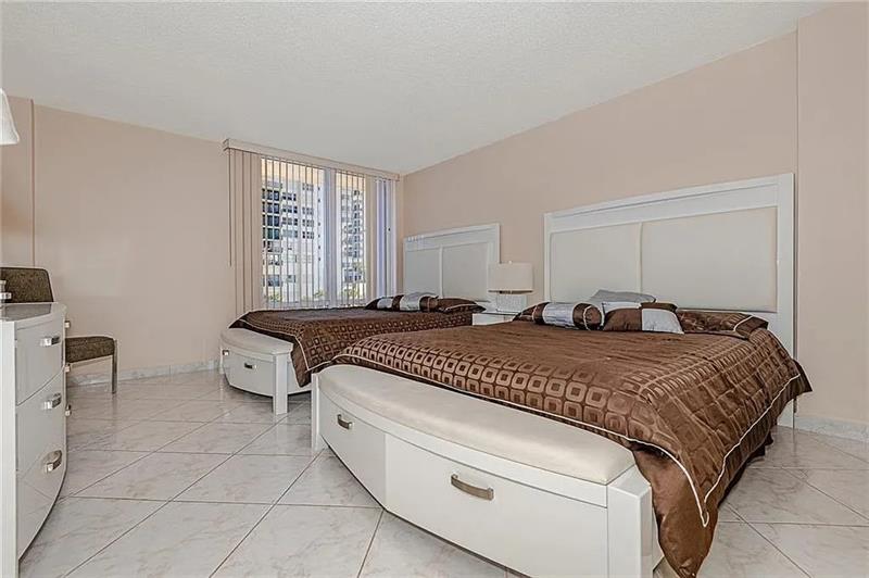 Image 15 of 17 For 1600 Ocean Dr  3j