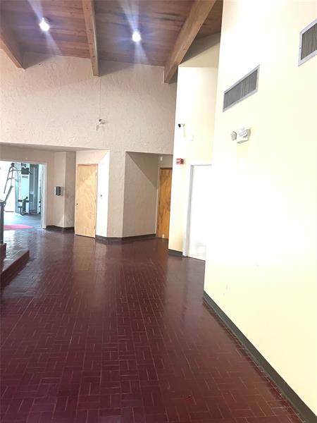 Image 31 of 42 For 7400 17th St  205