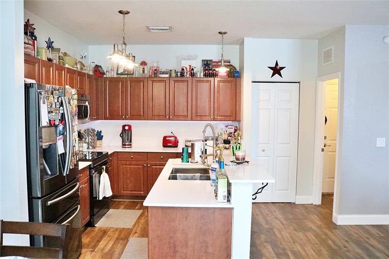Image 19 of 45 For 2872 1st Dr  