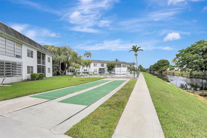 Image 21 of 24 For 6503 Winfield Blvd  107-d