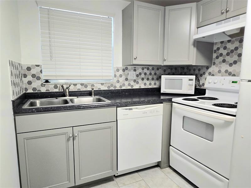 Image 5 of 24 For 6503 Winfield Blvd  107-d