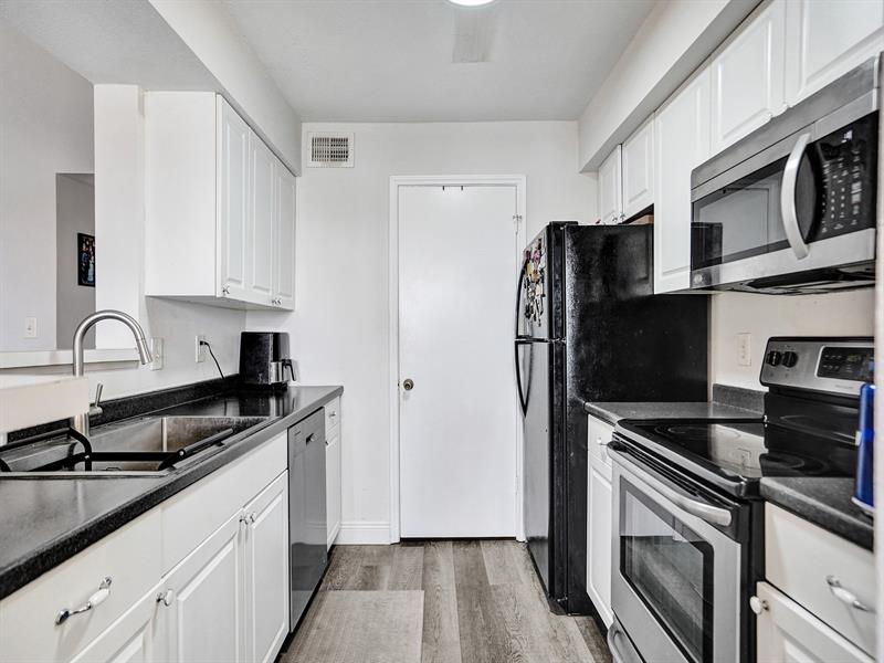 Image 10 of 26 For 2351 33rd St  513