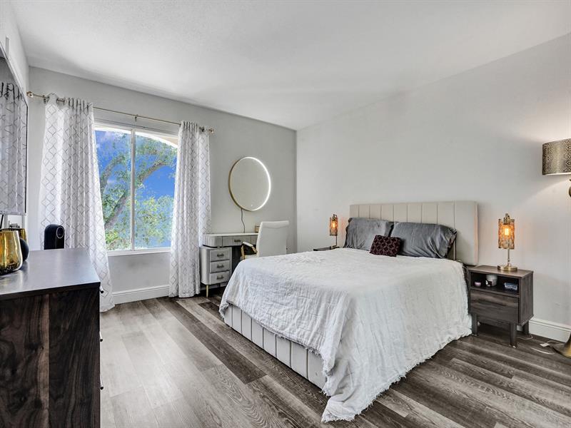 Image 12 of 26 For 2351 33rd St  513