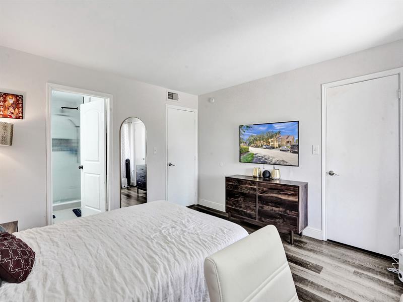 Image 13 of 26 For 2351 33rd St  513