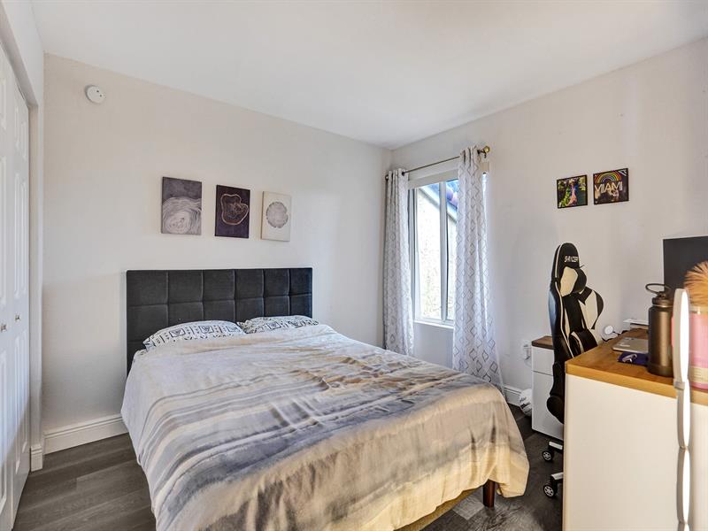 Image 15 of 26 For 2351 33rd St  513