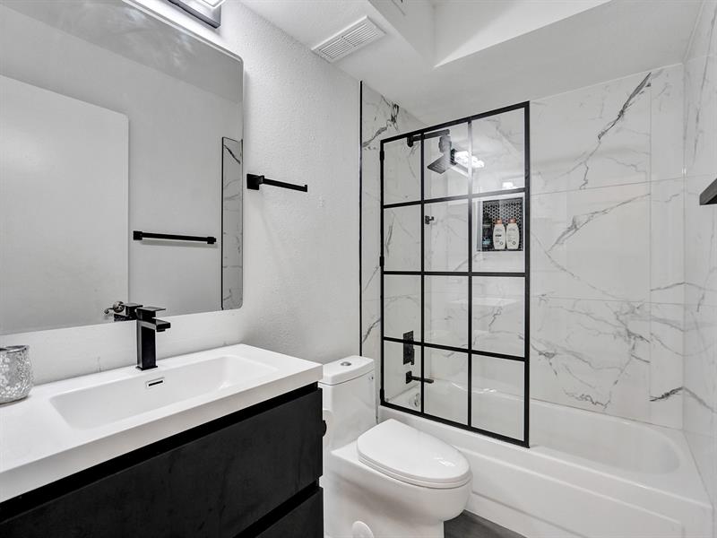 Image 16 of 26 For 2351 33rd St  513