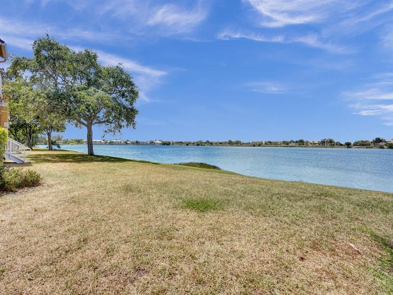 Image 21 of 26 For 2351 33rd St  513