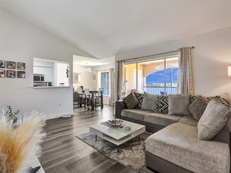 Image 4 of 26 For 2351 33rd St  513