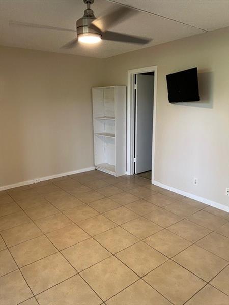 Image 10 of 38 For 166 Newport K  166