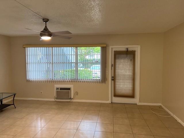 Image 4 of 38 For 166 Newport K  166