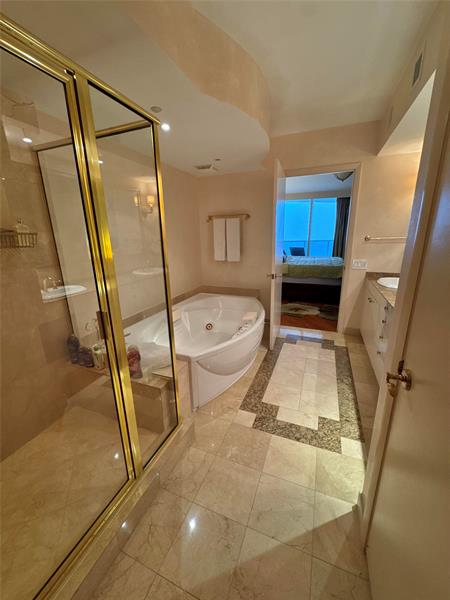 Image 25 of 32 For 19111 Collins Av  2807