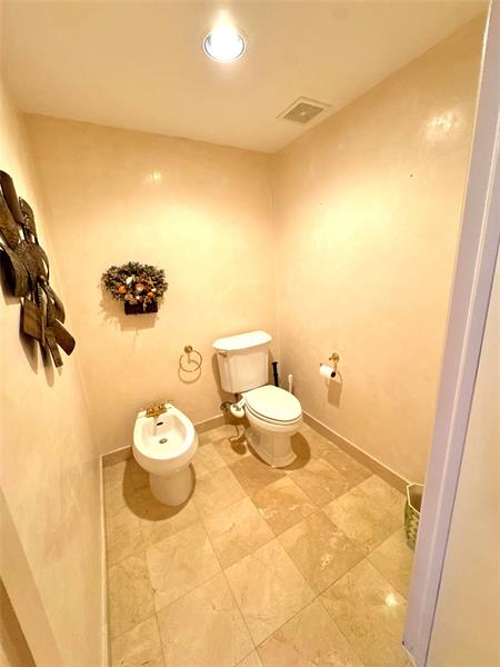 Image 26 of 32 For 19111 Collins Av  2807