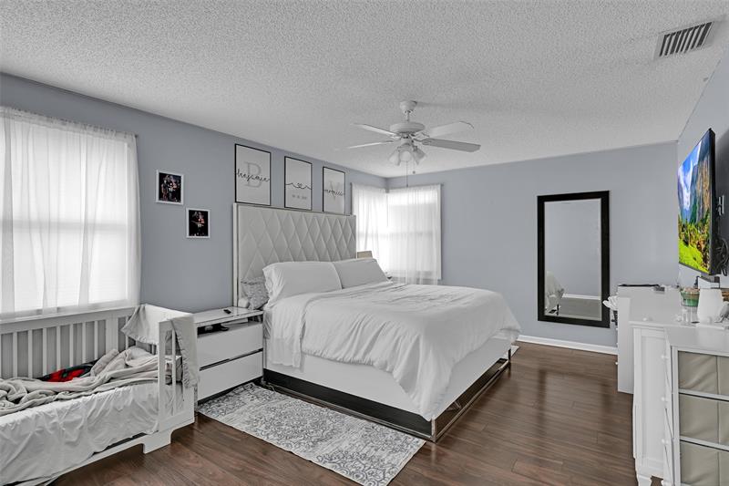 Image 11 of 38 For 11711 1st St