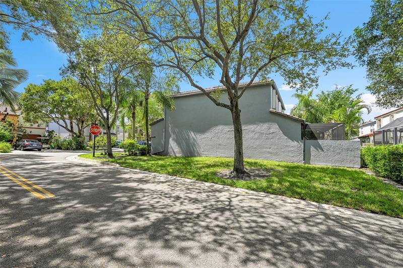 Image 17 of 38 For 11711 1st St