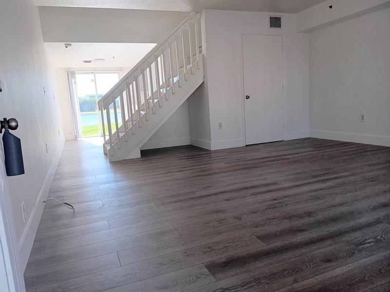 Image 7 of 10 For 150 Riviera Cir