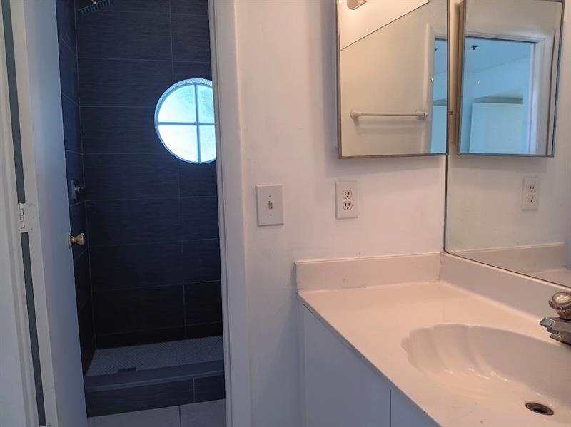 Image 9 of 10 For 150 Riviera Cir