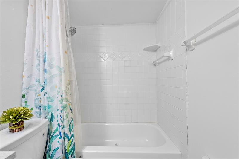 Image 15 of 32 For 6755 Broward Blvd 309