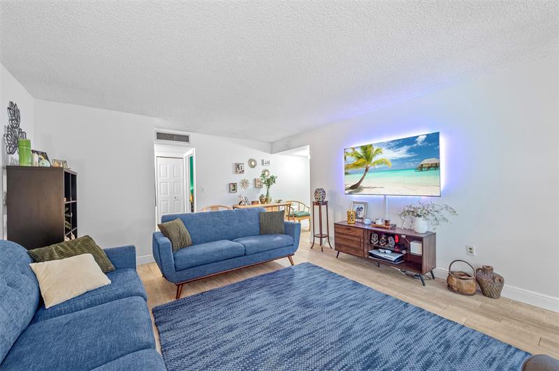 Image 3 of 32 For 6755 Broward Blvd 309