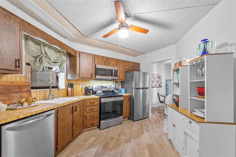 Image 6 of 32 For 6755 Broward Blvd 309