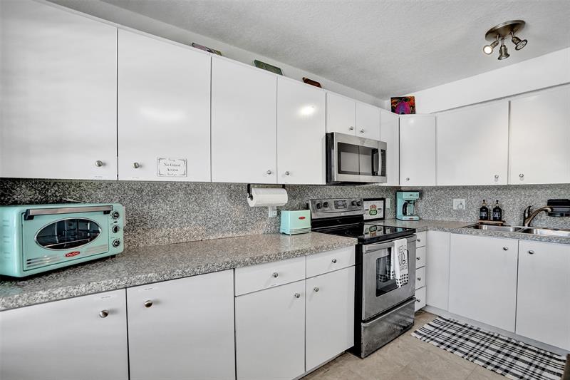 Image 17 of 46 For 90 26th St  