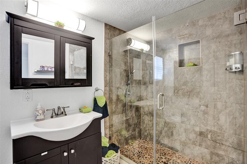 Image 23 of 46 For 90 26th St  