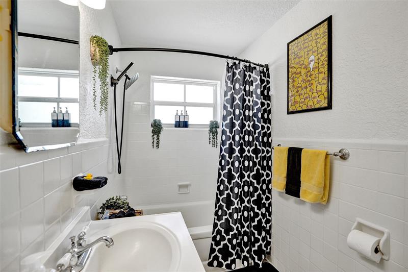 Image 33 of 46 For 90 26th St  