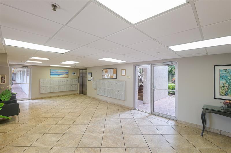 Image 8 of 39 For 3940 Inverrary Blvd 108a