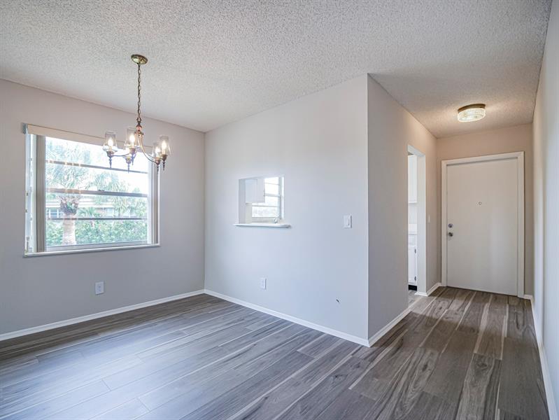 Image 9 of 30 For 6 Vista Gardens Trl  201