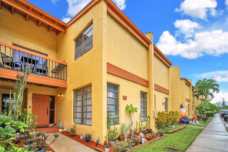 Details for 1550 93rd Ave  297, Pembroke Pines, FL 33024