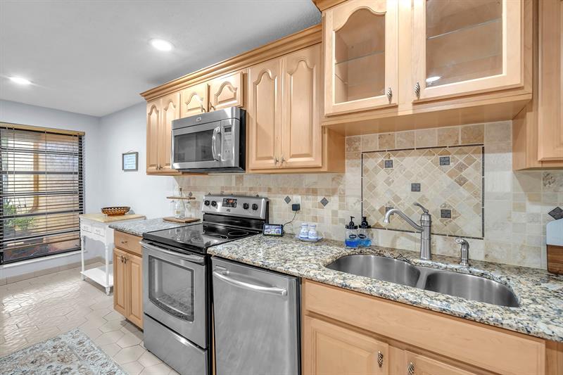Image 17 of 39 For 1550 93rd Ave  297