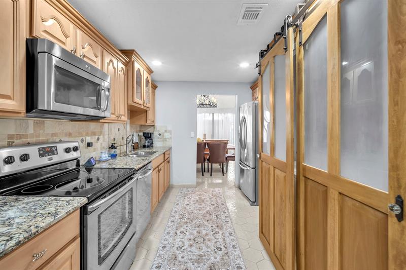 Image 18 of 39 For 1550 93rd Ave  297
