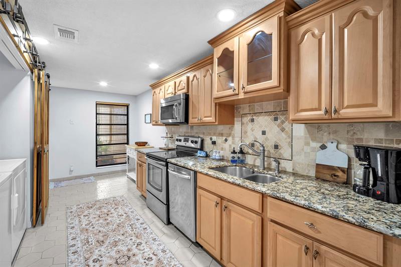 Image 21 of 39 For 1550 93rd Ave  297