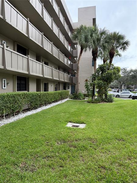 Image 4 of 23 For 900 Colony Point Cir  121