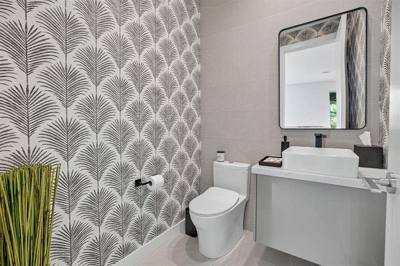 Image 37 of 99 For 2401 Atlantic Blvd