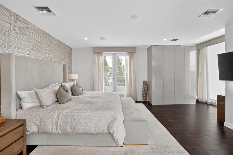 Image 43 of 99 For 2401 Atlantic Blvd