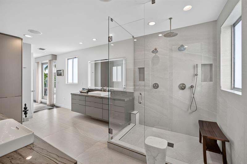 Image 46 of 99 For 2401 Atlantic Blvd