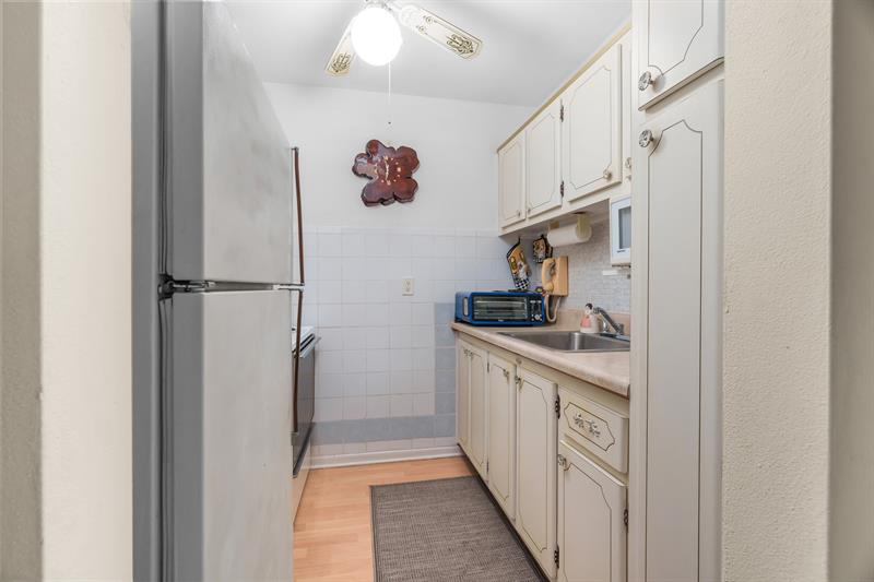 Image 12 of 28 For 2106 56th Ct  204