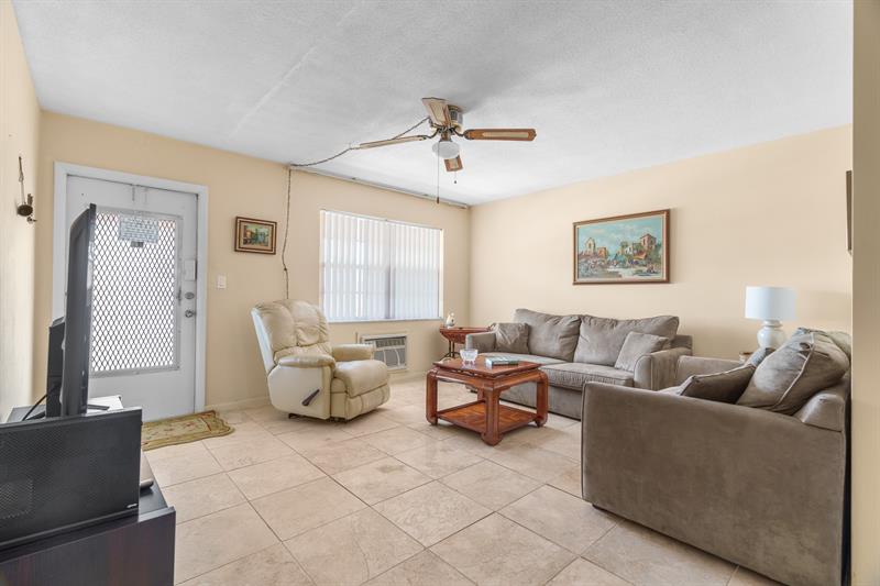 Image 15 of 28 For 2106 56th Ct  204