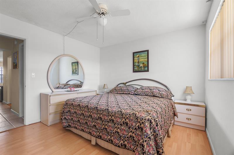 Image 17 of 28 For 2106 56th Ct  204