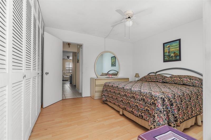 Image 18 of 28 For 2106 56th Ct  204