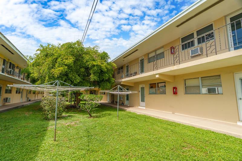 Image 22 of 28 For 2106 56th Ct  204